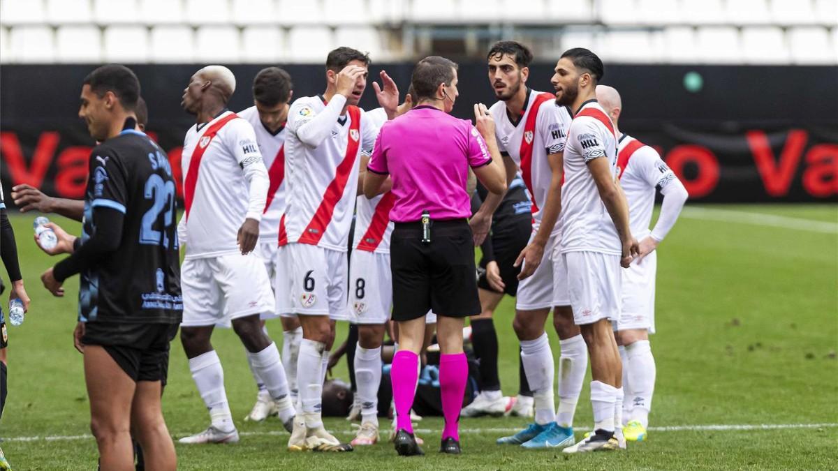 Los jugadores del Rayo cargan contra la directiva