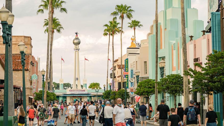 Los parques Disney simulan calles reales y escenarios de las películas