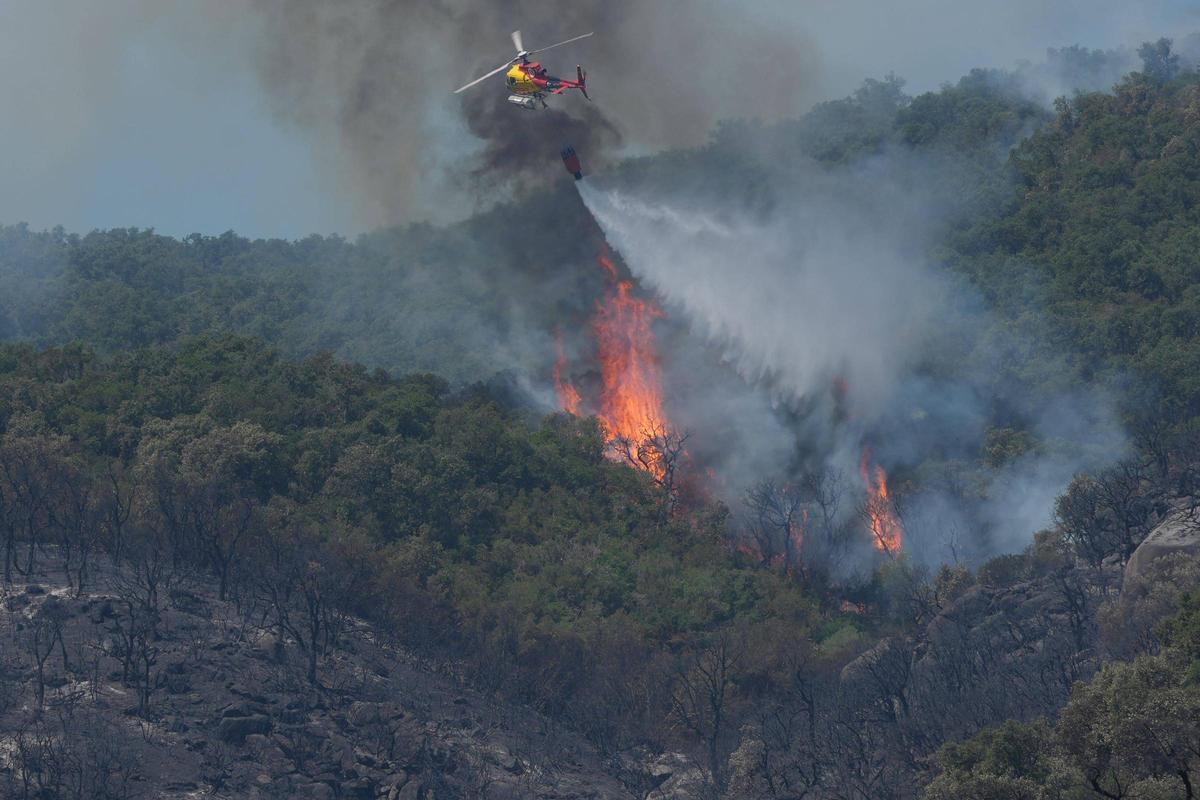 Galeria de fotos: l'incendi de les Gavarres calcina una casa a Calonge Galeria de fotos: l'incendi de les Gavarres calcina una casa a Calonge