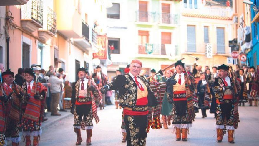 Los Moros, Cristianos y Contrabandistas de la Font de la Figuera ya son Fiesta de Interés Turístico Autonómico