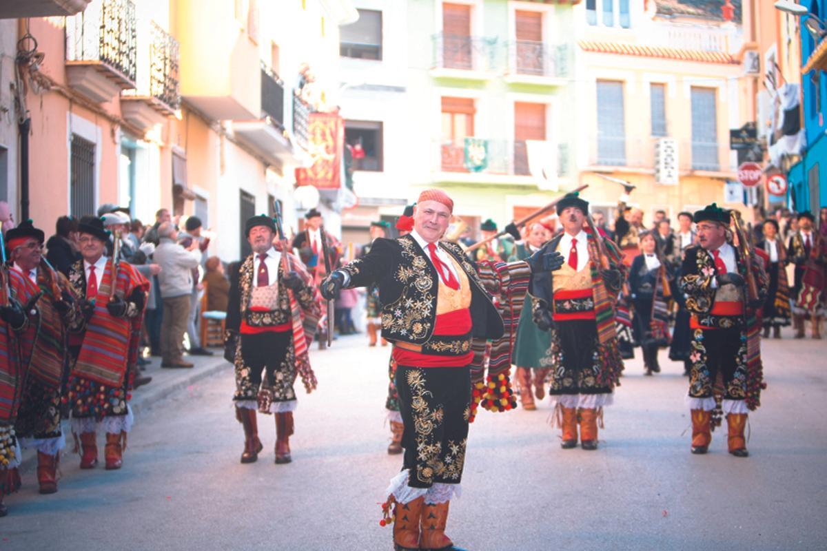 Un desfile de las fiestas de la Font de la Figuera, en una imagen de 2015.