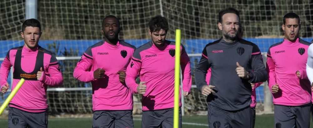 Coke ya entrena con el Levante UD