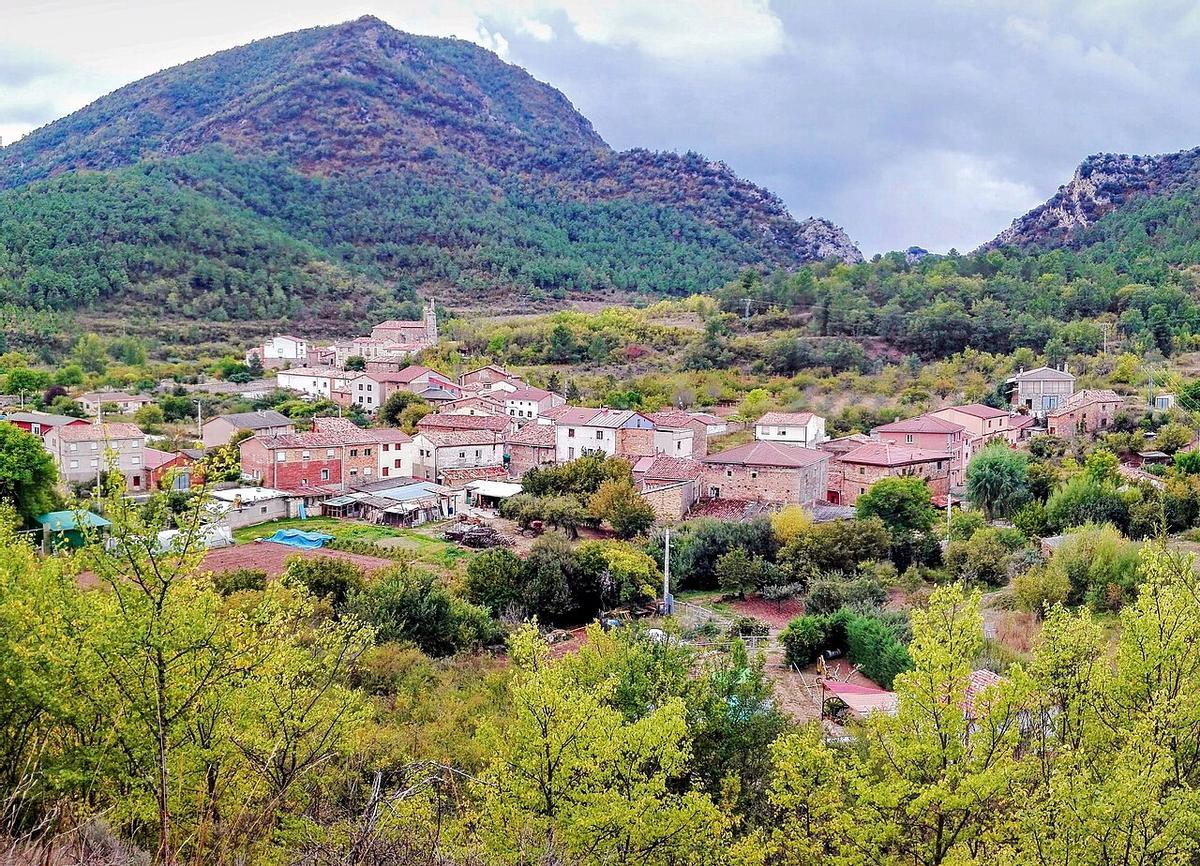 La localidad de Quintanaopio cuenta con dos barrios y una bonita iglesia gótica.