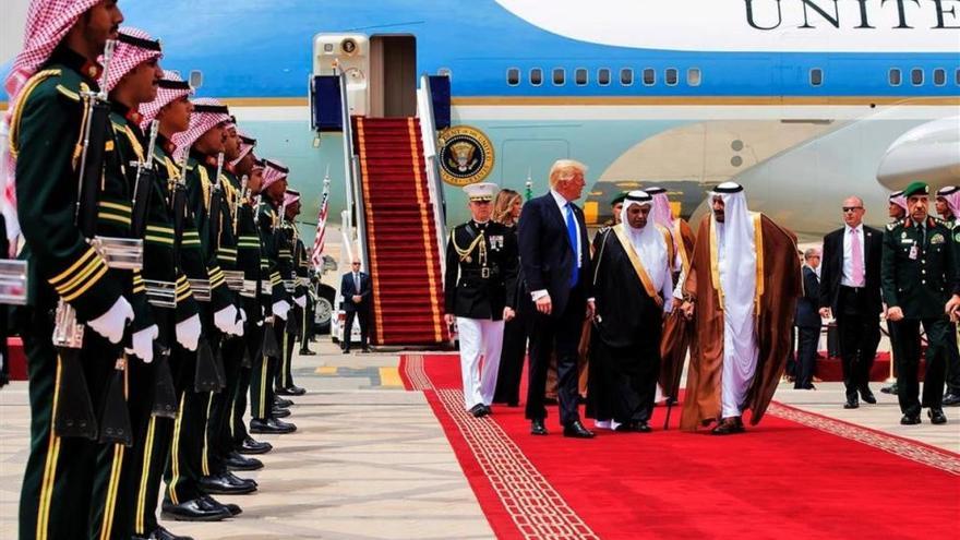 Alfombra roja para Trump en Arabia Saudí