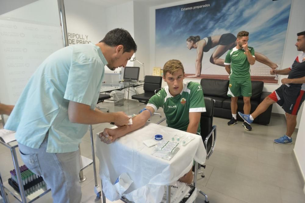 La plantilla del Elche pasa los reconocimientos médicos como inicio de la pretemporada