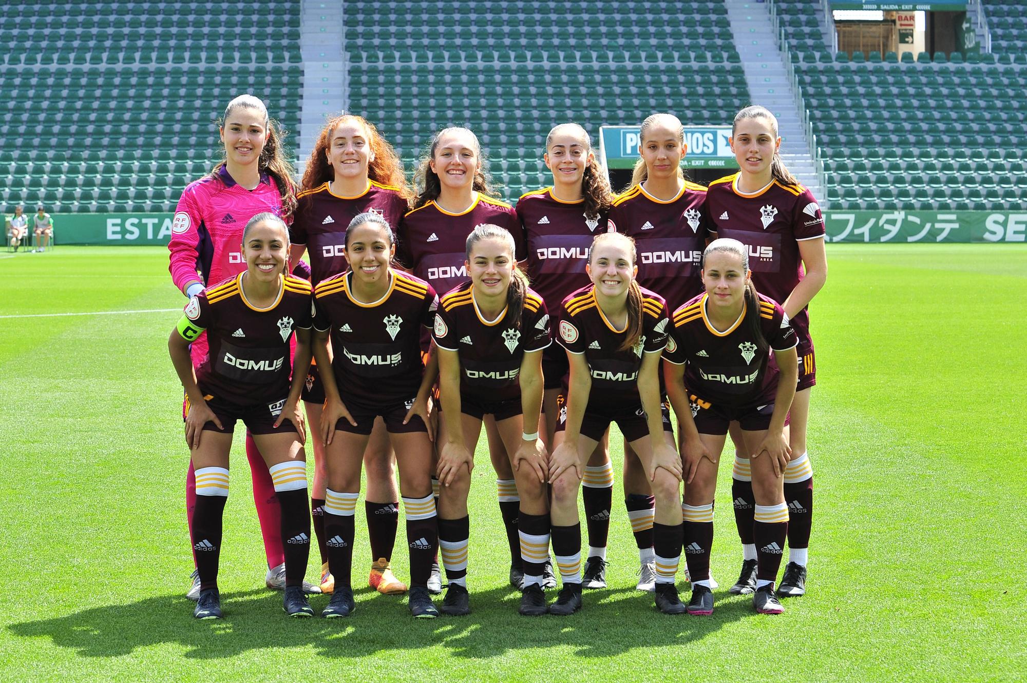 El Elche Femenino celebra su ascenso a Segunda RFEF jugando en el Martínez Valero