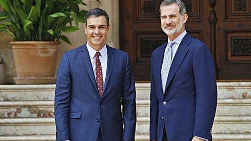 Pedro Sánchez amb el rei Felip VI al palau de Marivent, a Mallorca