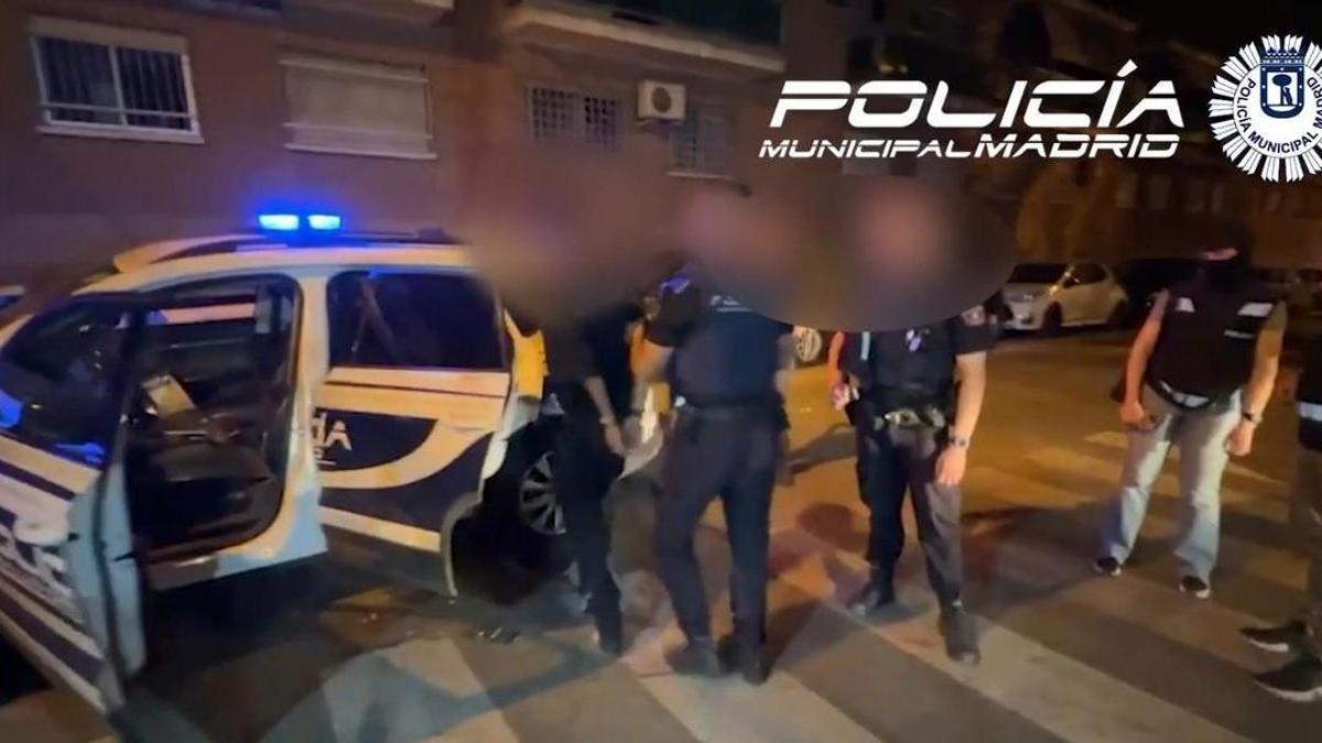 Detención del joven.