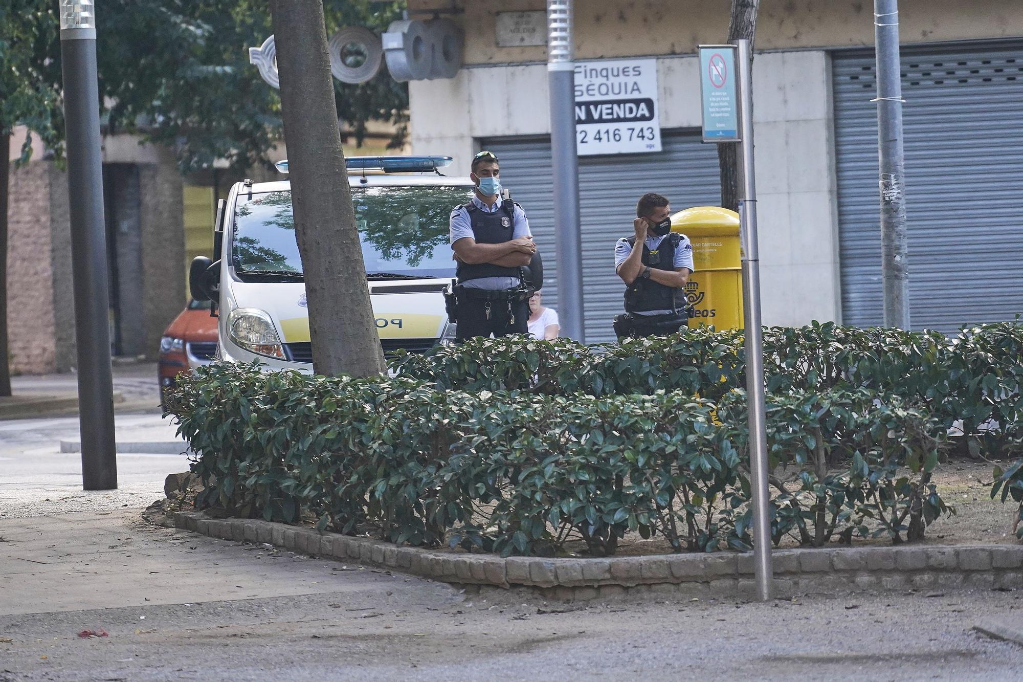 Les famílies reclamen un espai a la plaça del Barco per jugar a pilota