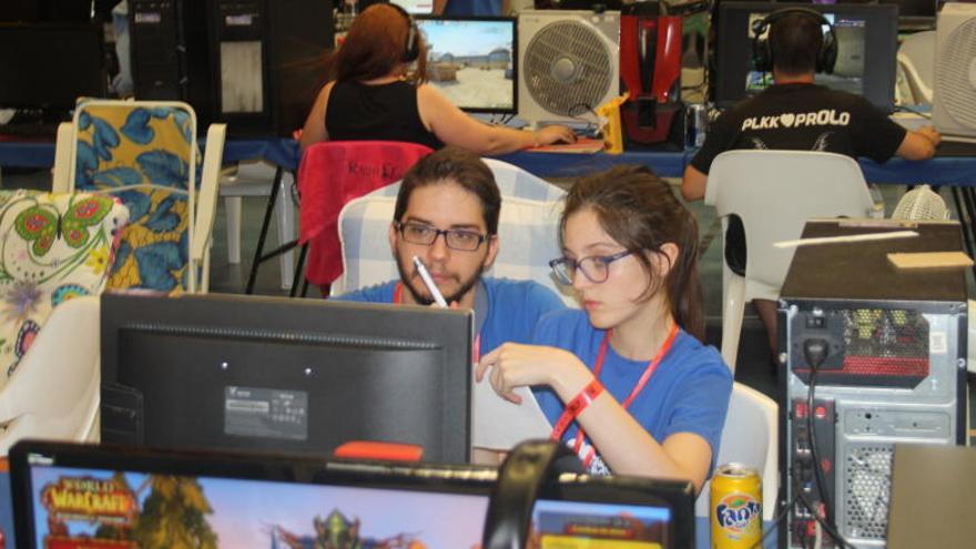 La ´fiesta´ de los videojuegos arrancó ayer en Cehegín.