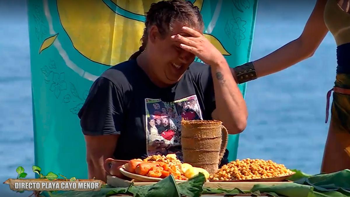 Desy planta cara a la organización de Supervivientes y Lara Álvarez le plantea un problema: "Comerse un cocido enorme para ella sola o..."