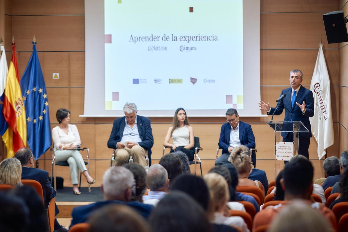 La Cámara de Comercio de Gran Canaria, Fernando Romay y 65YMÁS, reivindican la unión de la experiencia senior y el talento joven en ‘Aprender de la Experiencia’