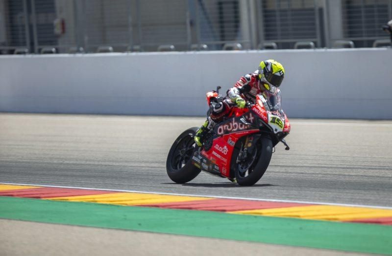 Álvaro Bautista logra el triunfo en Motorland