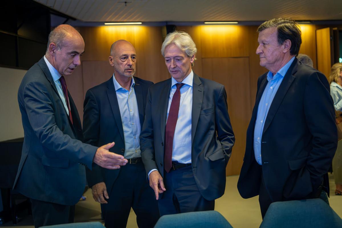 Barcelona 05/06/2025 Economía. Afterwork amb César González-Bueno, CEO Banc Sabadell Fa l'entrevista Albert Sáez. PERSONA: Jordi Sacristian de Roman, Xavier Camerma, Josep Martínez Vila, Javier Pérez Farguell. AUTOR: MANU MITRU