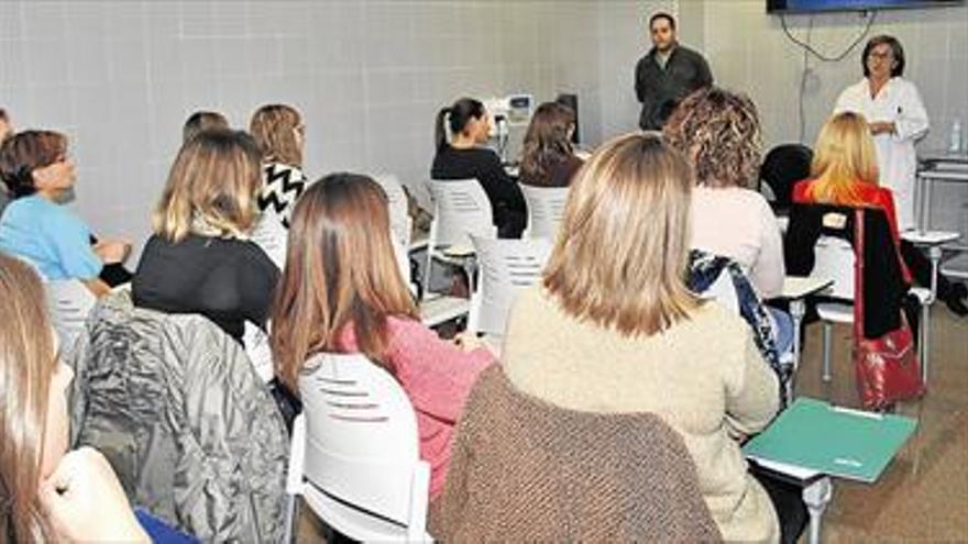 150 enfermeros amplían su formación en cuidados anestésicos en el Hospital de la Plana