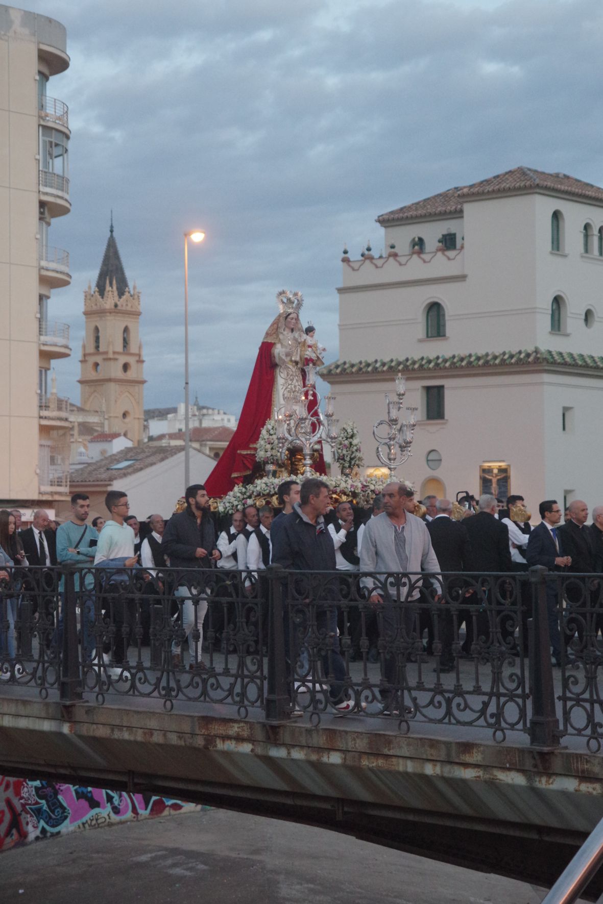 Procesión de la Virgen del Rosario organizada por la Agrupación de Glorias