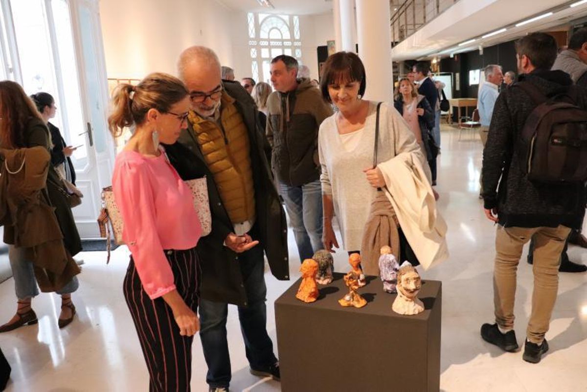 Obras de cerámica expuestas en el Centro Cultural Marcos Valcárcel. | // FERNANDO CASANOVA