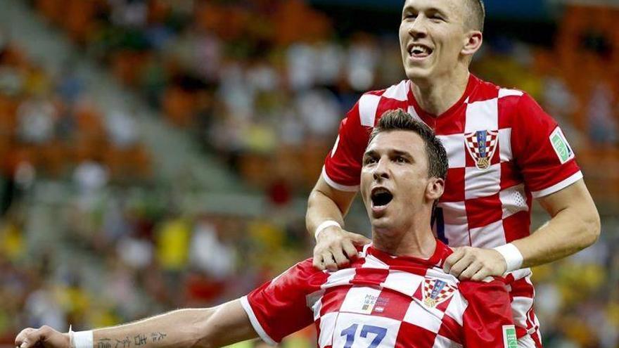 Croacia manda a casa a Camerún (4-0)