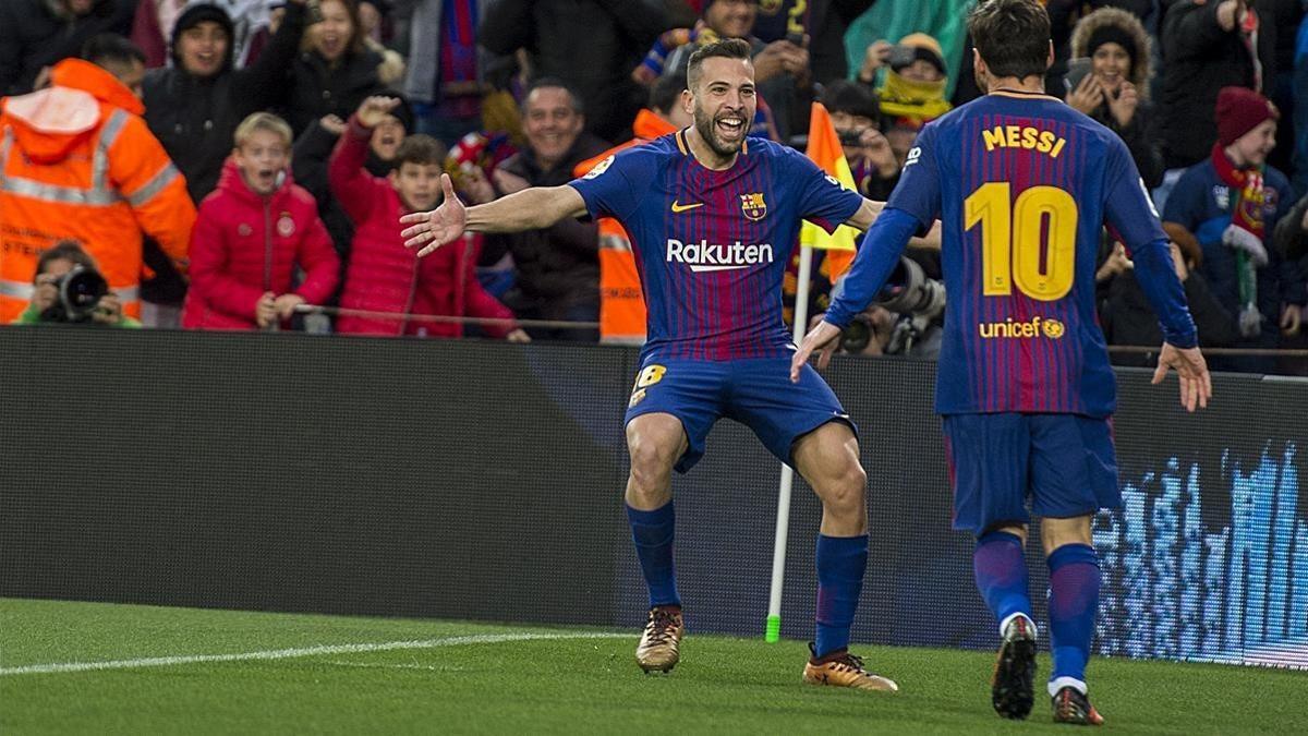 Messi celebra con Alba el primer gol del Barça ante el Celta