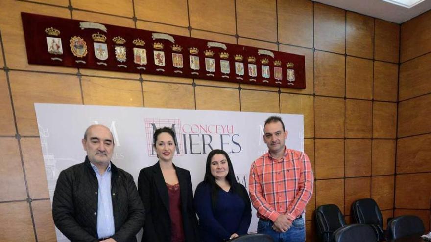 Celís, Arenillas, Vicente y Álvarez, ayer, en el Ayuntamiento.