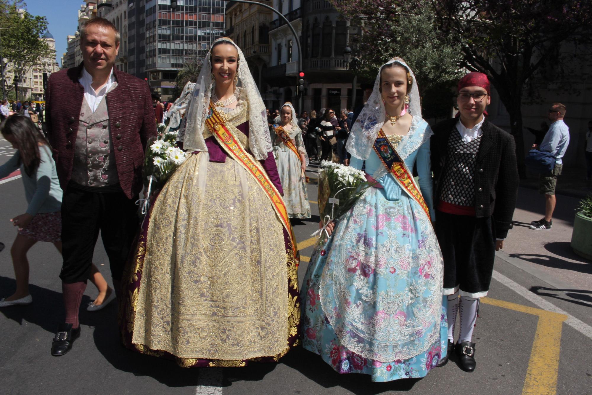 El desfile de falleras mayores en la Ofrenda a San Vicente Ferrer