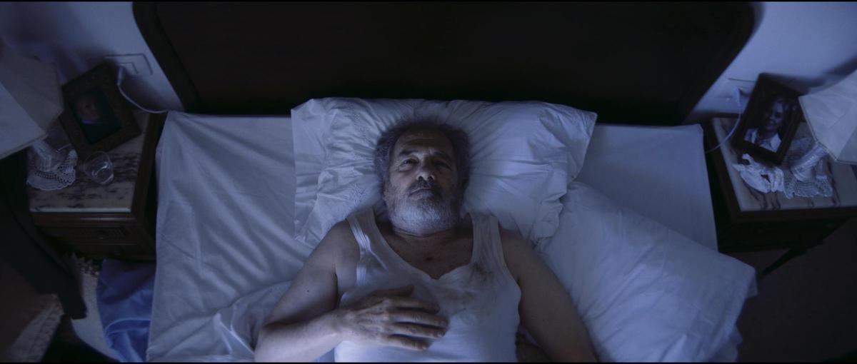 Fotograma de la comedia "Un hombre de verdad", ópera prima de Liteo Pedregal