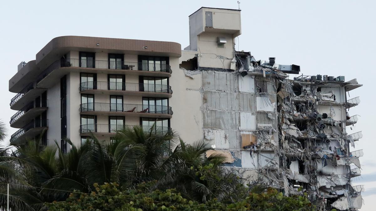 El edificio de Miami donde se derrumbó un ala.