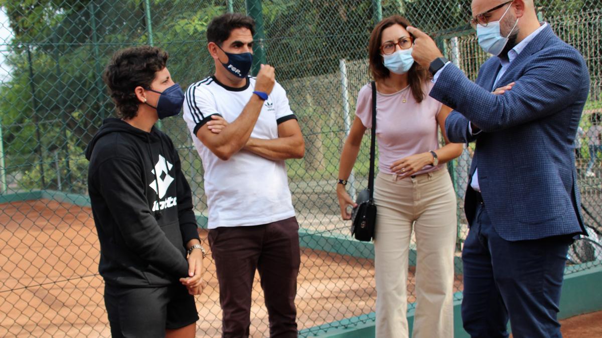 Carla Suárez inaugura las nuevas pistas de tenis de Las Rehoyas