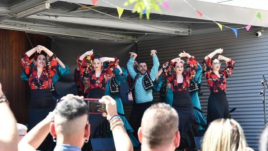 El pati del Mas Sant Joan s’omple de gom a gom en la 1a Fira flamenca organitzada pels Vilatorrats