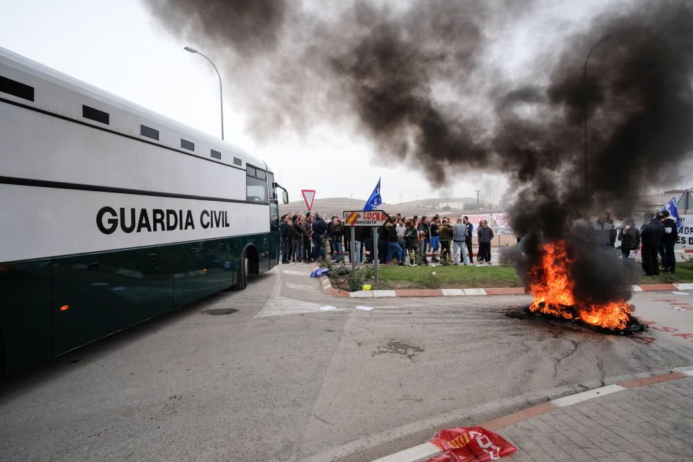 Protesta de los funcionarios de prisiones en la cárcel de Villena