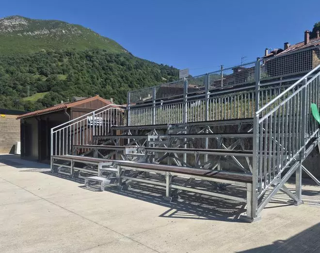 Un embalse con vistas: así son las gradas para competiciones deportivas instaladas en Tanes (con capacidad para 80 espectadores)