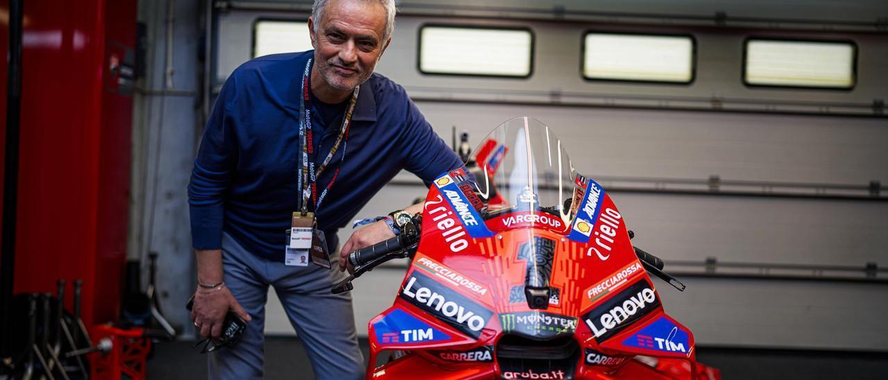 El técnico portugués Jose Mourinho en Portimao.