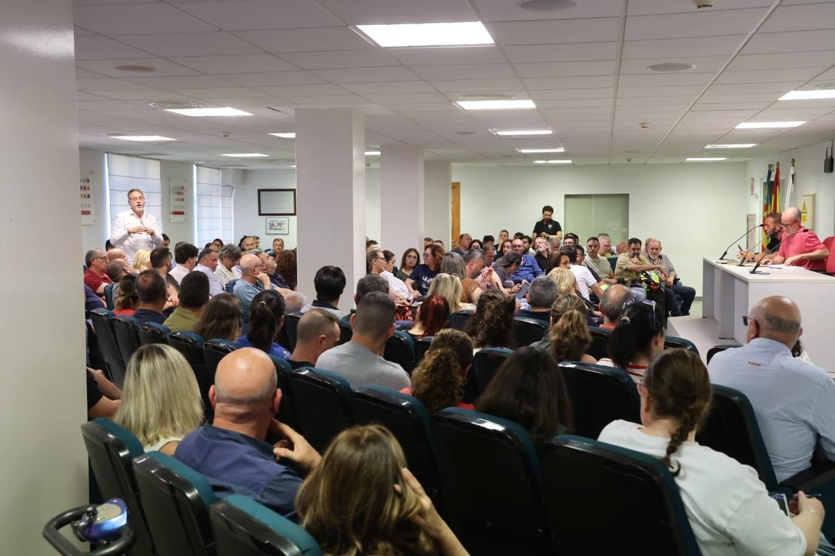 Las Hogueras elevan la presión al Ayuntamiento y exigen el pago de las subvenciones