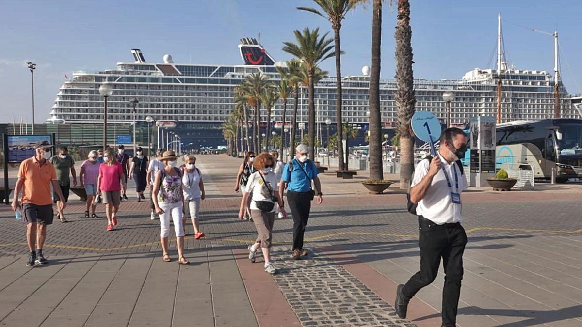 Atraca otro crucero con 1.315 turistas internacionales  | L.O.