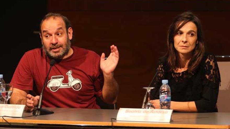 Francisco Garrido y Beatriz de Astorza, durante la presentación en el Club Diario de Ibiza