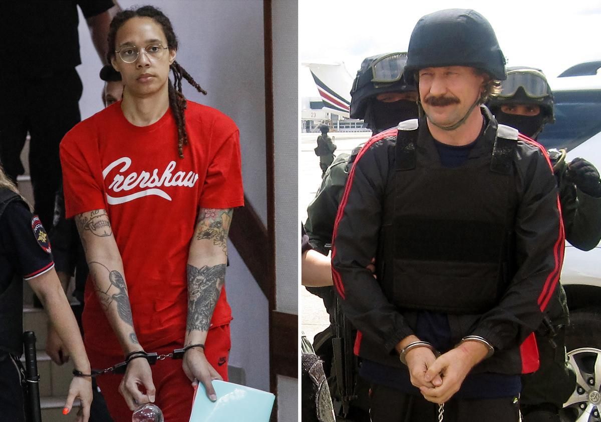 A la izquierda, la jugadora Brittney Griner escoltada a su entrada en la sala de vistas. A la derecha, el traficante de armas Viktor Bout, en el aeropuerto de Bangkok para ser extraditado a EEUU.