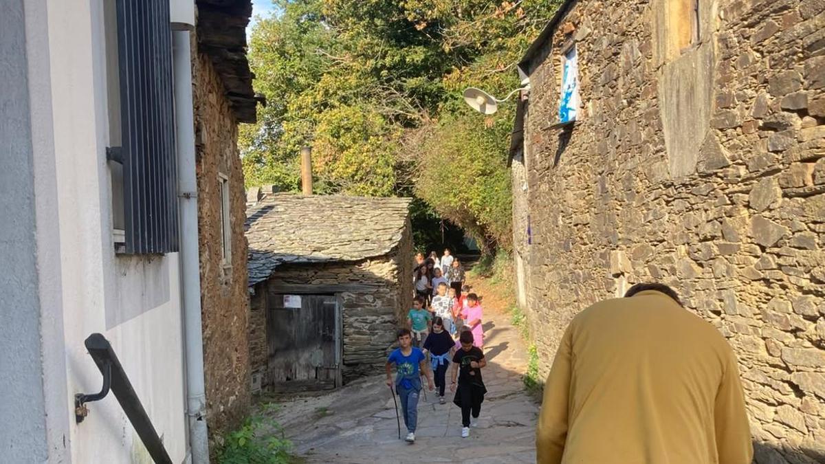Nace en Vigo unha web serie para nenos de tres a seis anos sobre o Camiño de Santiago e que protagonizan rapaces de Oia e outros municipios