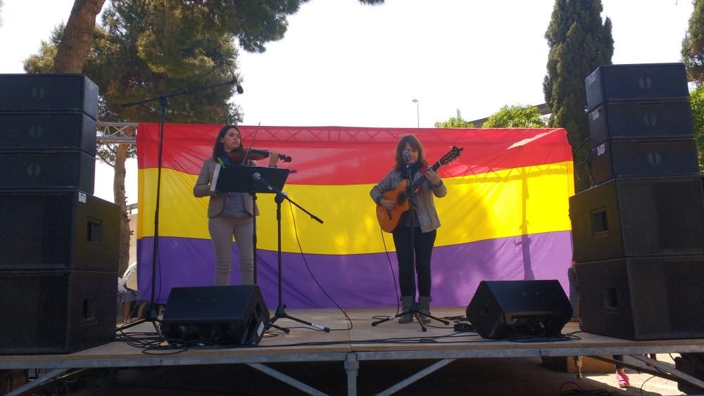 Homenaje a los fusilados del franquismo en el cementerio de Paterna