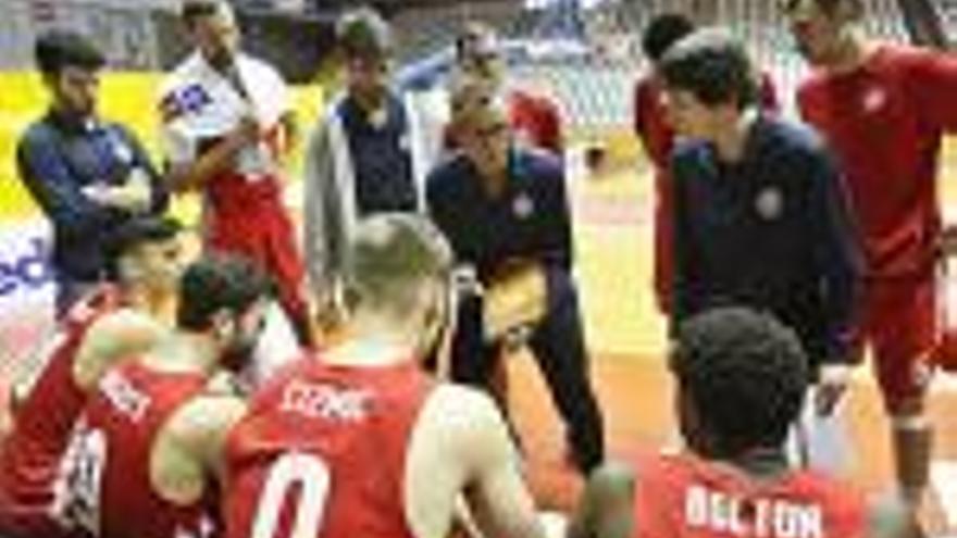 Quim Costa dona instruccions en l&#039;últim partit a Fontajau.