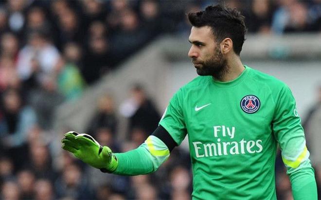 Salvatore Sirigu - 3,9 millones (2011-12).jpg