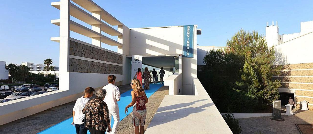 Entrada al Palacio de Congresos de Santa Eulària, donde se celebrará ‘Ibiza MICE Summit’.