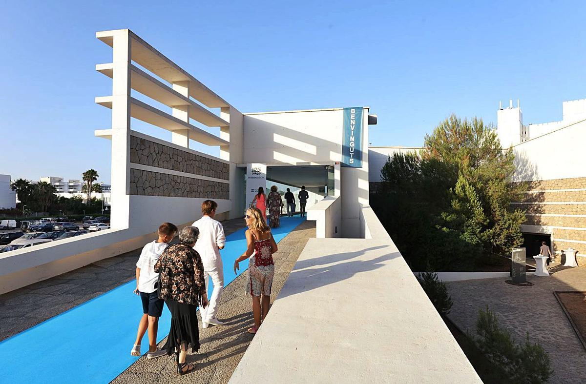 Entrada al Palacio de Congresos de Santa Eulària, donde se celebrará ‘Ibiza MICE Summit’.