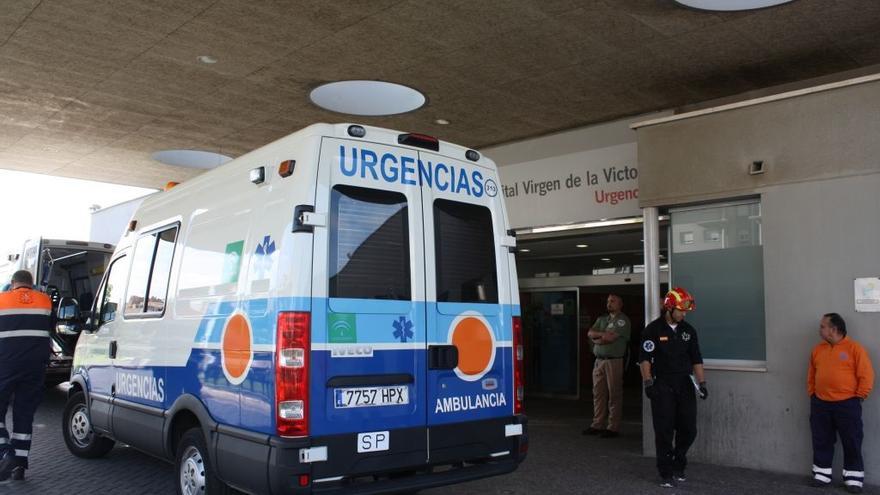 Entrada emergencias urgencias ambulancia junta hospital clínico