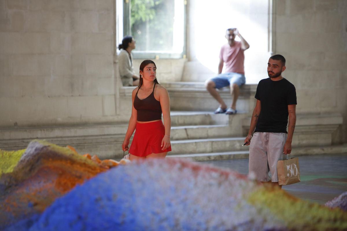 Staunen in der Seehandelsbörse: So wirkt Katharina Grosses Kunst auf die Besucher