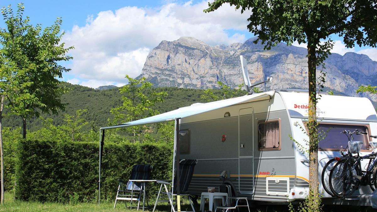 Desde el emplazamiento del cámping, se puede disfrutar de unas vistas privilegiadas del Pirineo.