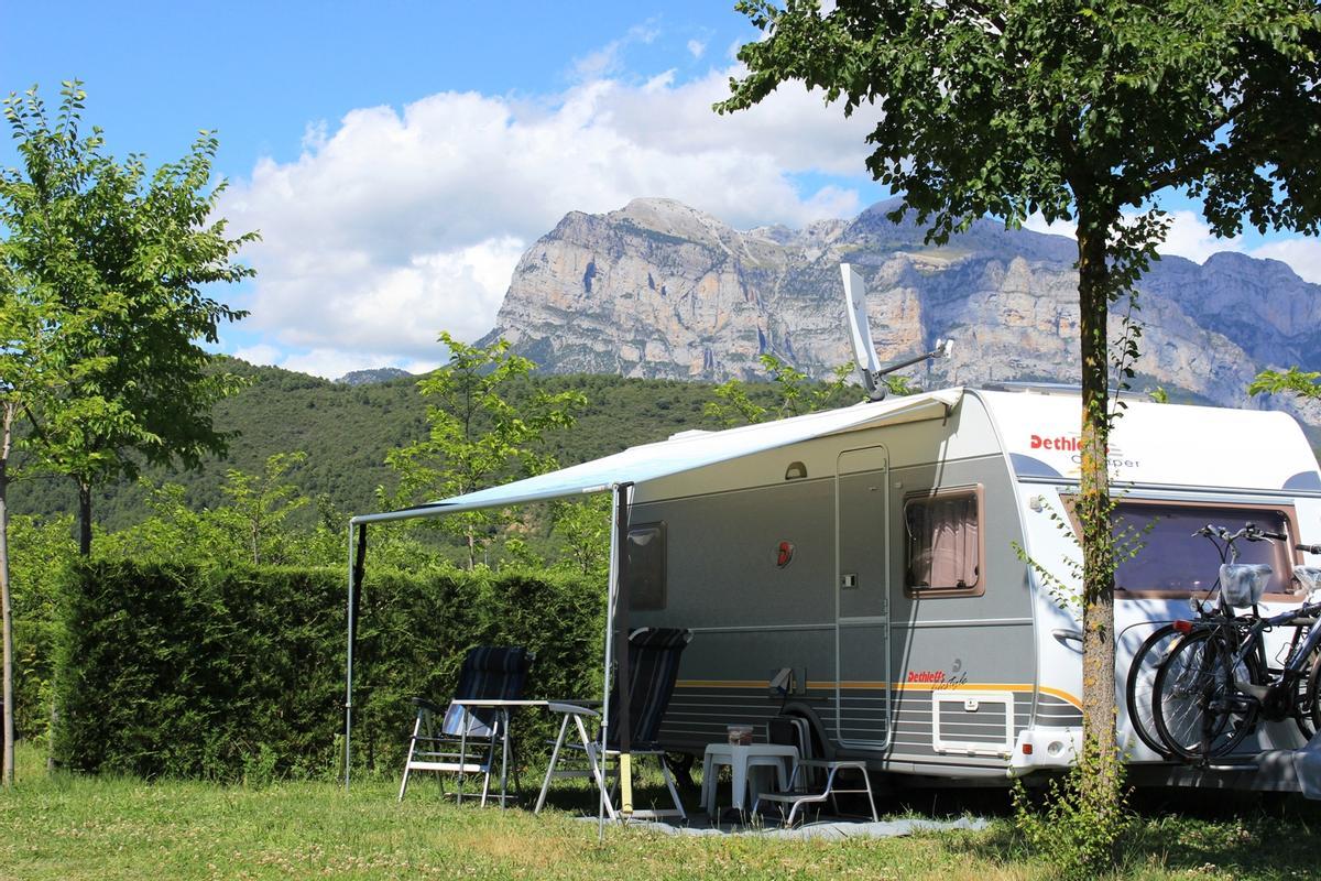 Desde el emplazamiento del camping, se puede disfrutar de unas vistas privilegiadas del Pirineo.