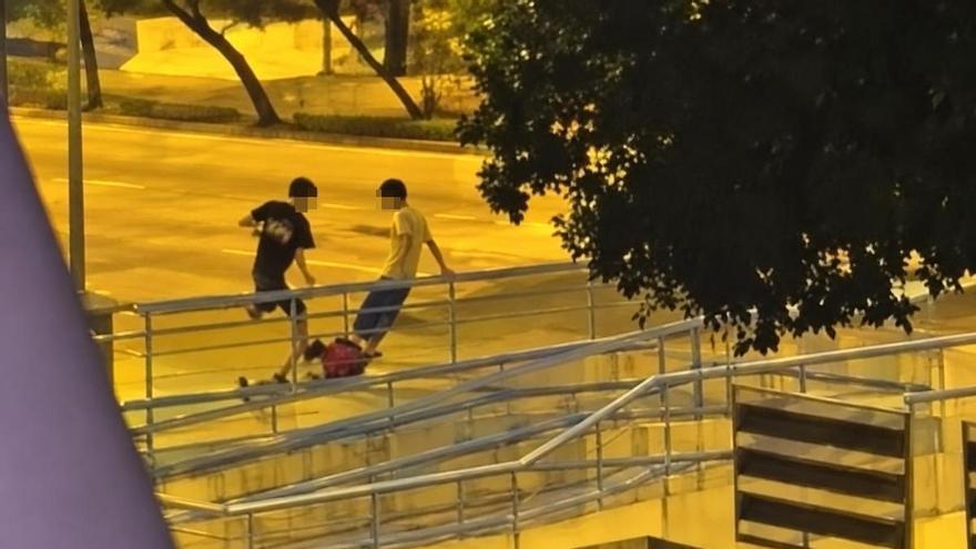 Vídeo | Detenidos dos jóvenes por un delito de odio y lesiones graves tras agredir violentamente a una persona sin hogar en Mairena del Aljarafe
