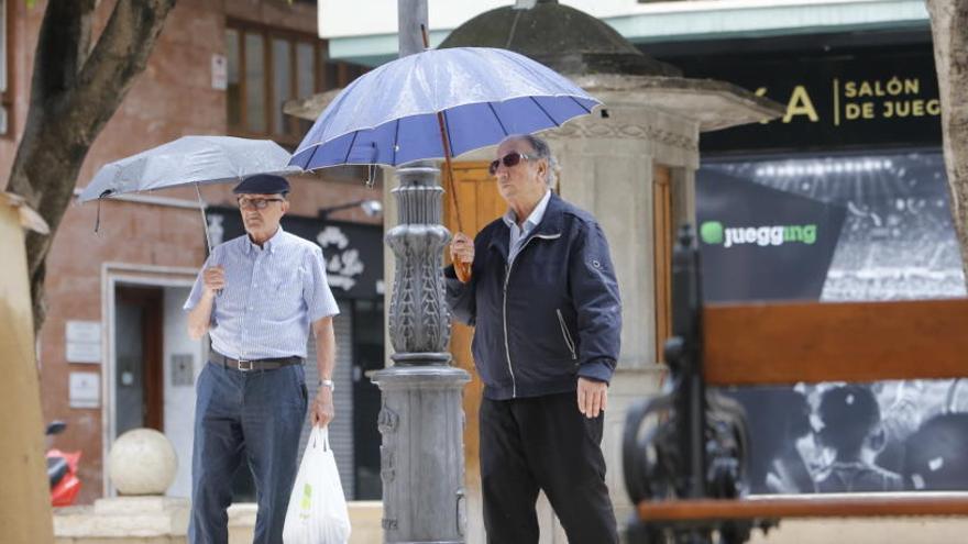 La gota fría hace su aparición en Elche con lluvias moderadas