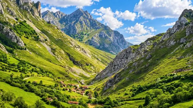 Arenas de Cabrales, el pueblo con “el queso más premiado de España”