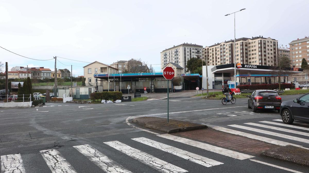 Arrancan en Agrela las obras de la glorieta en el cruce de avenida de Fisterra con calle Gutenberg